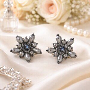 Vintage-Inspired Elegant Gray Pearl Cluster Clip-on Earrings